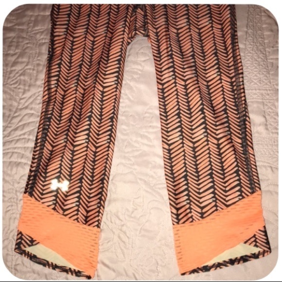 NWOT Under Armour Fly By Crop Legging - Picture 3 of 8